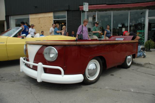 Illustration for article titled Pool Table Modded Volkswagen Bus Is Pointless, Absolutely Brilliant